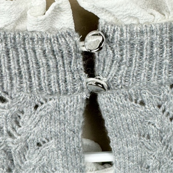 CeCe Women's V-Neck Imitation Pearl Detail Cable Vest Sweater Size Medium - Picture 10 of 11